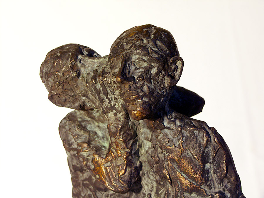 Flüsterer, Detail - Bronzefiguren von Hanno Edelmann