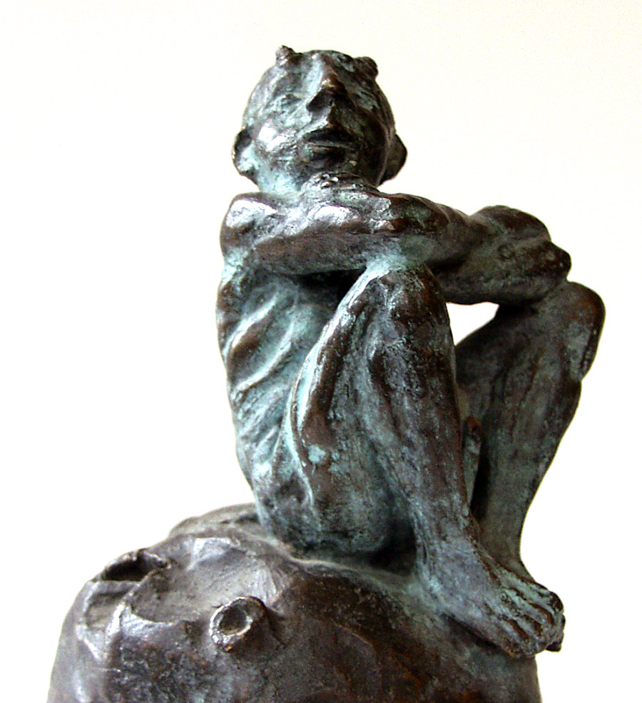 Kleines Teufelchen, Bronzefigur von Hanno Edelmann - Detailansicht