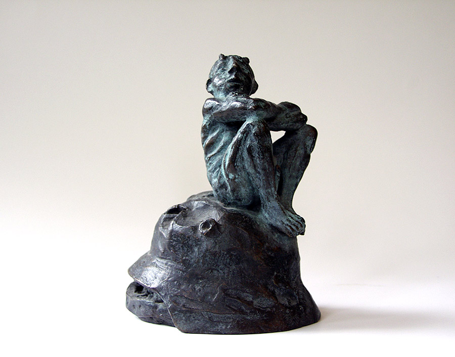 Kleine Umarmung, Seitendarstellung der Bronzeplastik von Hanno Edelmann