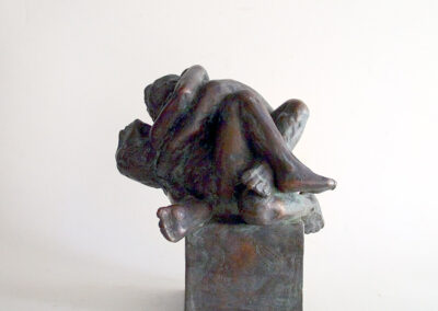 Kleine Umarmung 1991, Bronzeplastik von Hanno Edelmann