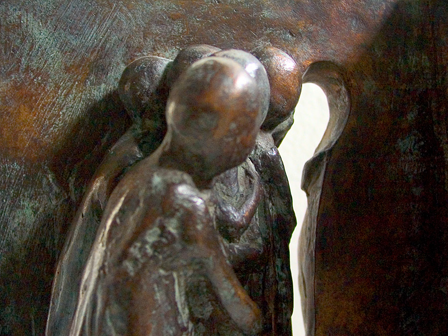 Wandlung, detail2 - Bronzefiguren von Hanno Edelmann